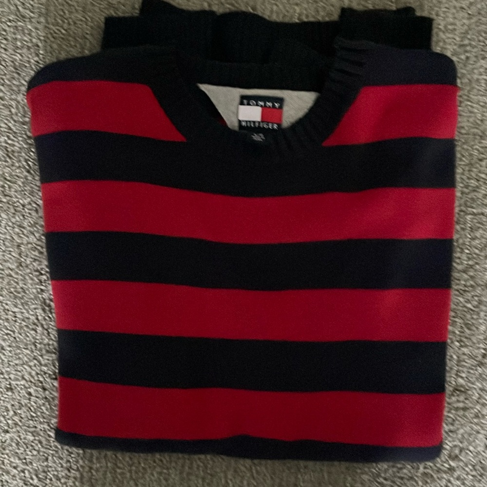 Like new boys lrg blue & red sweater.  No rips/stains.  Smoke/ pet free home.